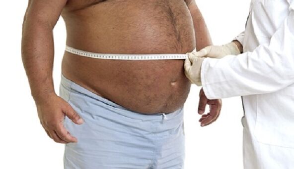 Ο γιατρός καθορίζει πώς να χάσει βάρος σε έναν υπέρβαρο άνδρα